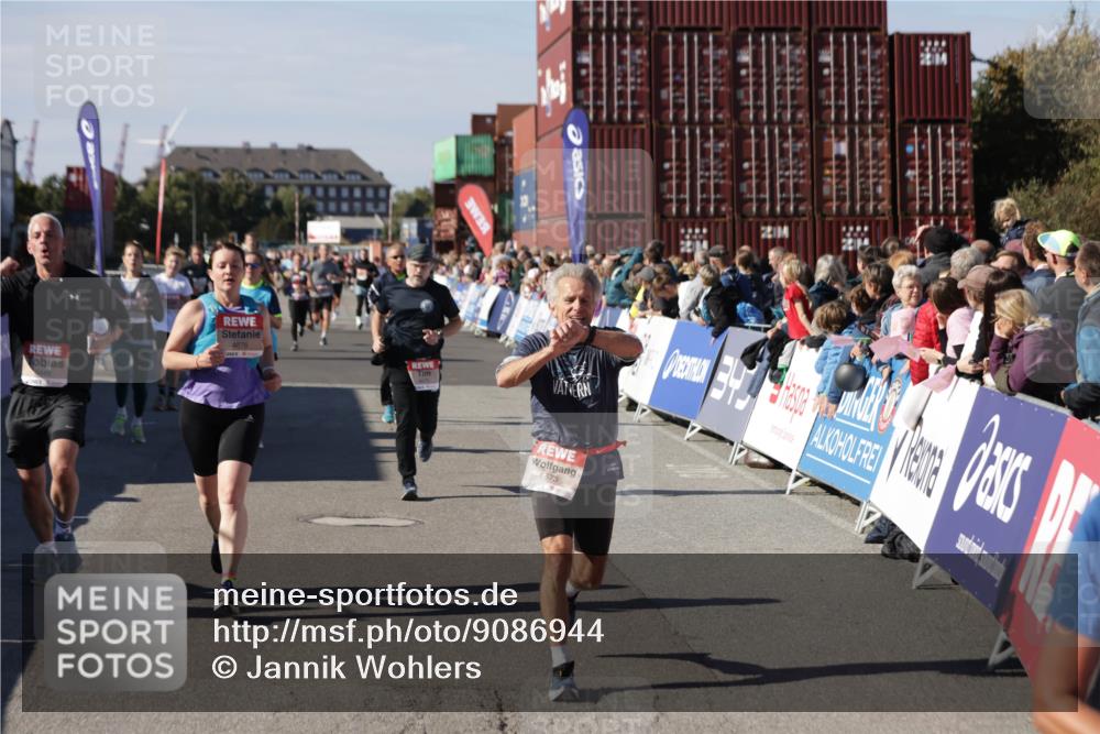 03.10.2025 - Köhlbrandbrückenlauf Jannik Wohlers http://msf.ph/oto/9086944 03.10.2025 13:18:59 Ziel 4556, 4630, 4676, 4756, 4889, 5027, 5304, 5449, 5974, 6117, 6267, 6475, 6573, 6795 meine-sportfotos.de