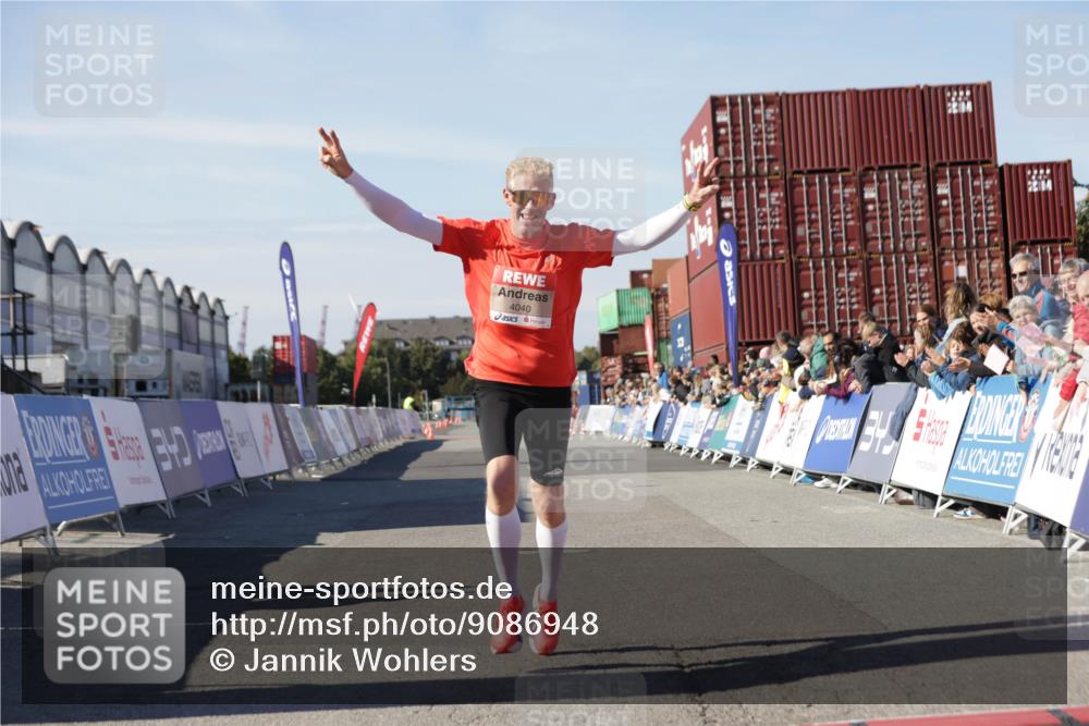 03.10.2025 - Köhlbrandbrückenlauf Jannik Wohlers http://msf.ph/oto/9086948 03.10.2025 12:53:00 Ziel 4034, 4040 meine-sportfotos.de