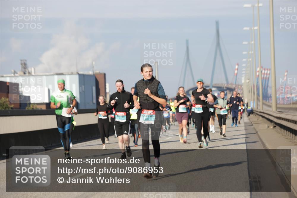 03.10.2025 - Köhlbrandbrückenlauf Jannik Wohlers http://msf.ph/oto/9086953 03.10.2025 09:57:31 Position 3 3515, 2686 meine-sportfotos.de