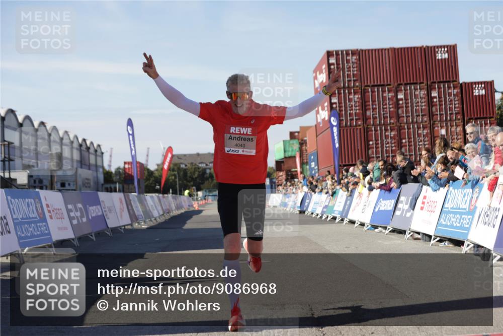 03.10.2025 - Köhlbrandbrückenlauf Jannik Wohlers http://msf.ph/oto/9086968 03.10.2025 12:53:00 Ziel 4034, 4040 meine-sportfotos.de
