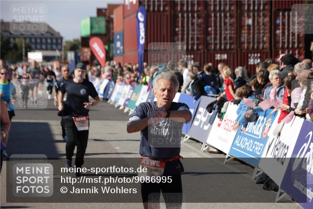 03.10.2025 - Köhlbrandbrückenlauf Jannik Wohlers http://msf.ph/oto/9086995 03.10.2025 13:19:00 Ziel 4556, 4630, 4676, 4756, 4889, 5027, 5304, 5449, 5974, 6117, 6127, 6267, 6475, 6573, 6795 meine-sportfotos.de