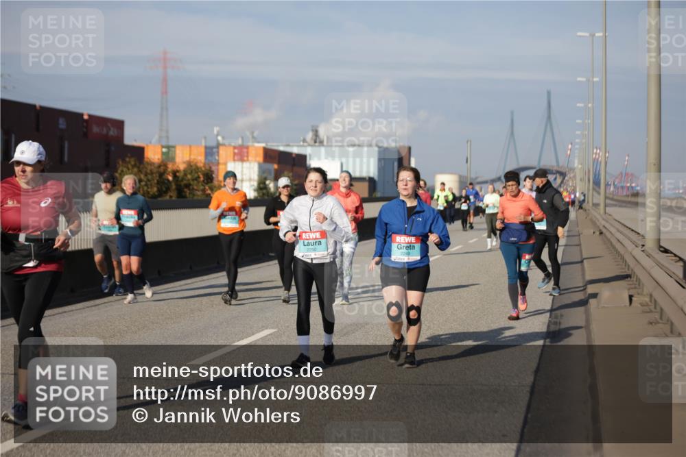 03.10.2025 - Köhlbrandbrückenlauf Jannik Wohlers http://msf.ph/oto/9086997 03.10.2025 10:08:02 Position 3 2250, 2249 meine-sportfotos.de