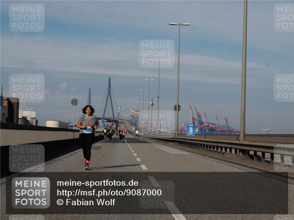 03.10.2025 - Köhlbrandbrückenlauf Fabian Wolf http://msf.ph/oto/9087000 03.10.2025 10:21:55 Position 3 3 meine-sportfotos.de
