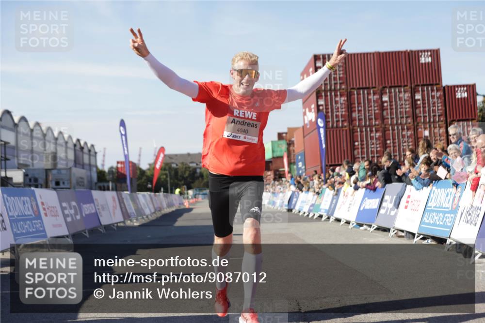 03.10.2025 - Köhlbrandbrückenlauf Jannik Wohlers http://msf.ph/oto/9087012 03.10.2025 12:53:00 Ziel 4034, 4040 meine-sportfotos.de