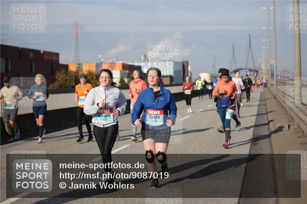 03.10.2025 - Köhlbrandbrückenlauf Jannik Wohlers http://msf.ph/oto/9087019 03.10.2025 10:08:03 Position 3 2250, 2249 meine-sportfotos.de