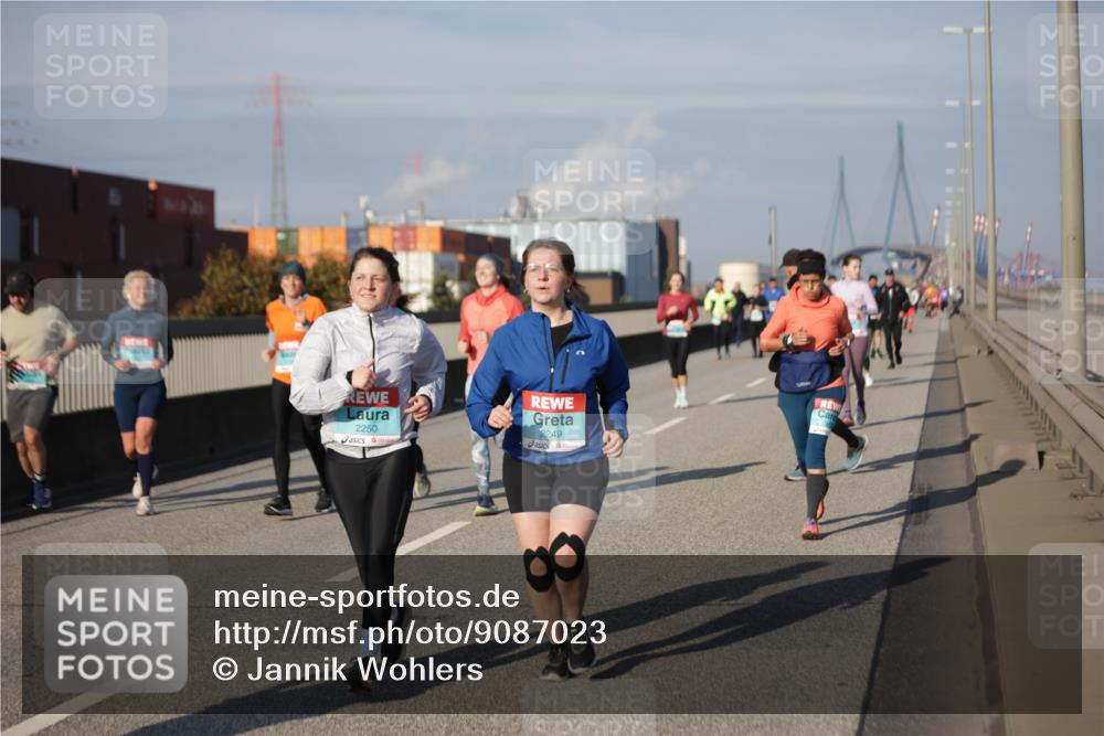 03.10.2025 - Köhlbrandbrückenlauf Jannik Wohlers http://msf.ph/oto/9087023 03.10.2025 10:08:03 Position 3 2250, 2249, 8 meine-sportfotos.de