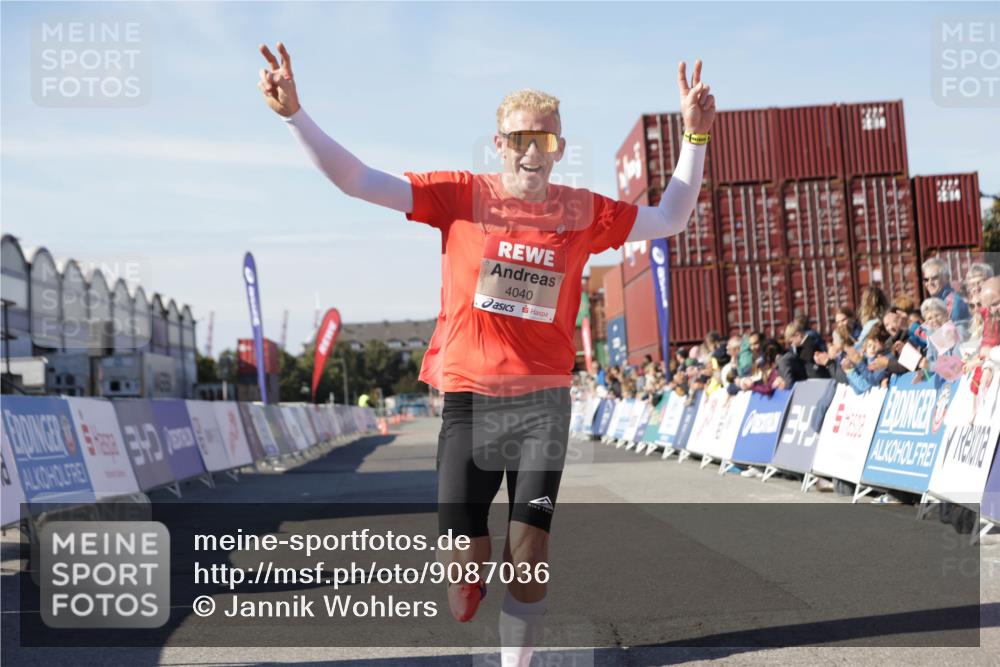 03.10.2025 - Köhlbrandbrückenlauf Jannik Wohlers http://msf.ph/oto/9087036 03.10.2025 12:53:00 Ziel 4034, 4040 meine-sportfotos.de