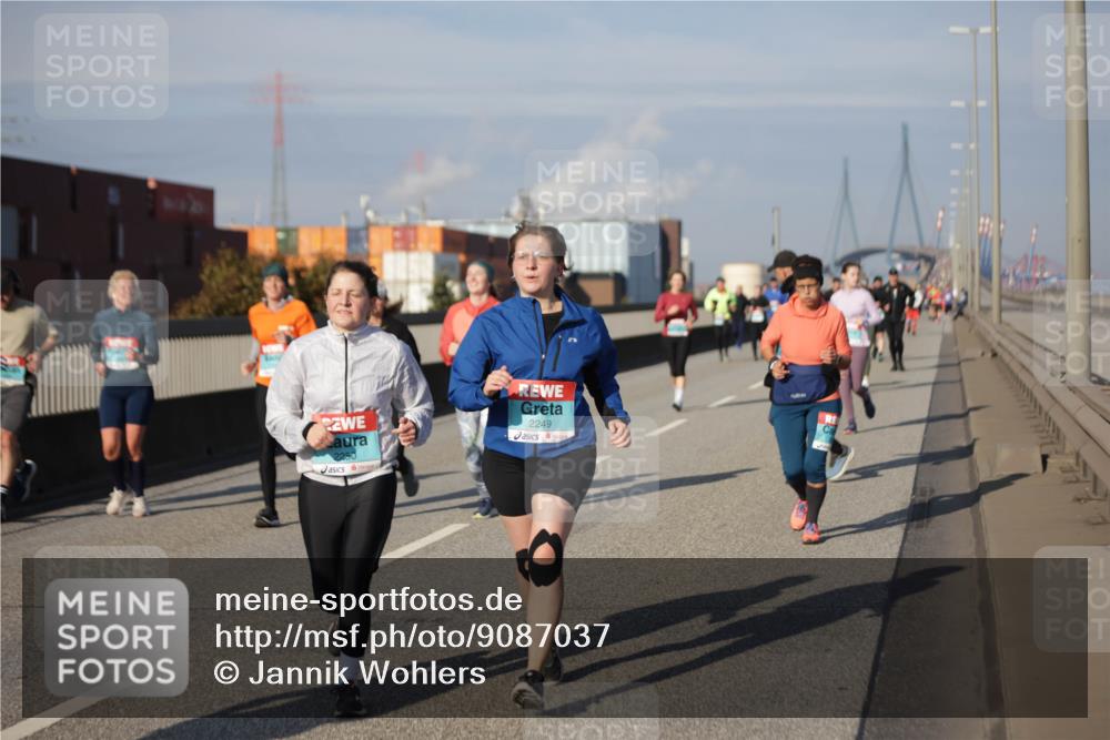 03.10.2025 - Köhlbrandbrückenlauf Jannik Wohlers http://msf.ph/oto/9087037 03.10.2025 10:08:03 Position 3 2250, 2249 meine-sportfotos.de