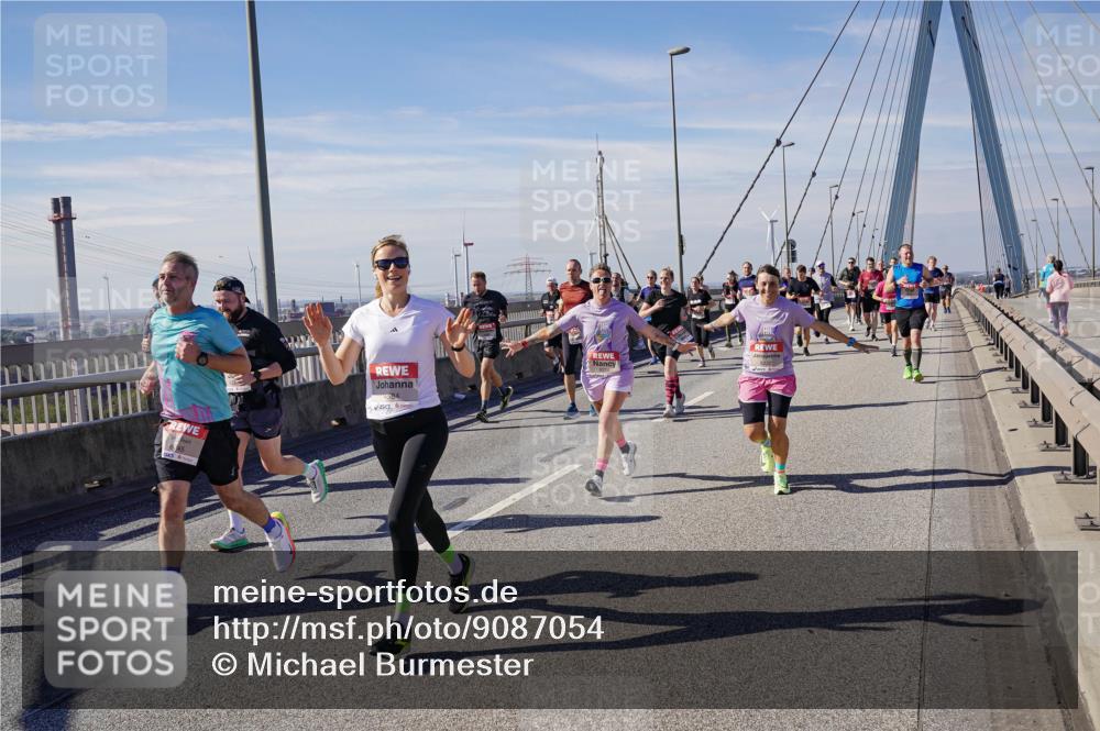 03.10.2025 - Köhlbrandbrückenlauf Michael Burmester http://msf.ph/oto/9087054 03.10.2025 12:43:58 Position 2  meine-sportfotos.de