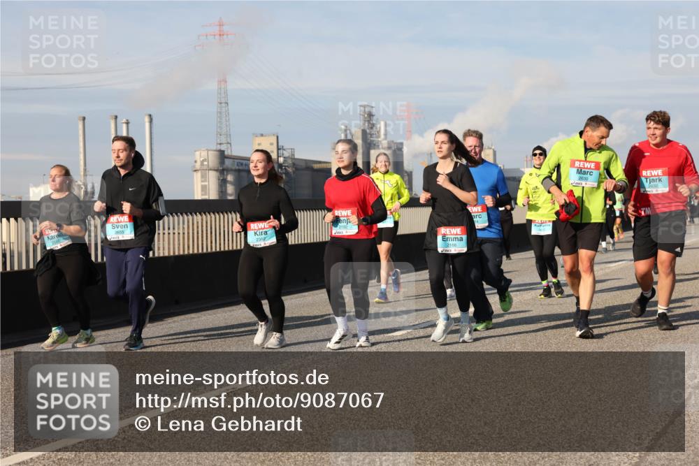 03.10.2025 - Köhlbrandbrückenlauf Lena Gebhardt http://msf.ph/oto/9087067 03.10.2025 10:06:14 Position 2 2586, 2655, 2192, 2166, 2352, 14, 2630, 2632 meine-sportfotos.de