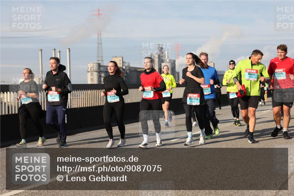 03.10.2025 - Köhlbrandbrückenlauf Lena Gebhardt http://msf.ph/oto/9087075 03.10.2025 10:06:14 Position 2 2192, 2352, 2586, 2655, 2166, 814, 2630, 2632 meine-sportfotos.de