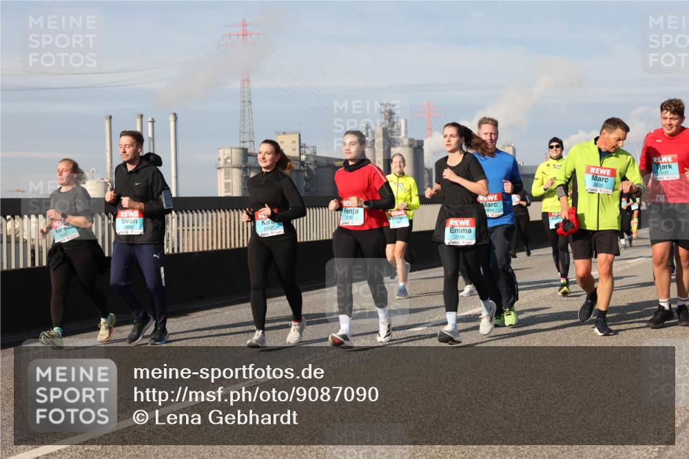 03.10.2025 - Köhlbrandbrückenlauf Lena Gebhardt http://msf.ph/oto/9087090 03.10.2025 10:06:14 Position 2 2352, 2586, 2655, 2192, 2166, 1814, 2630, 2632 meine-sportfotos.de