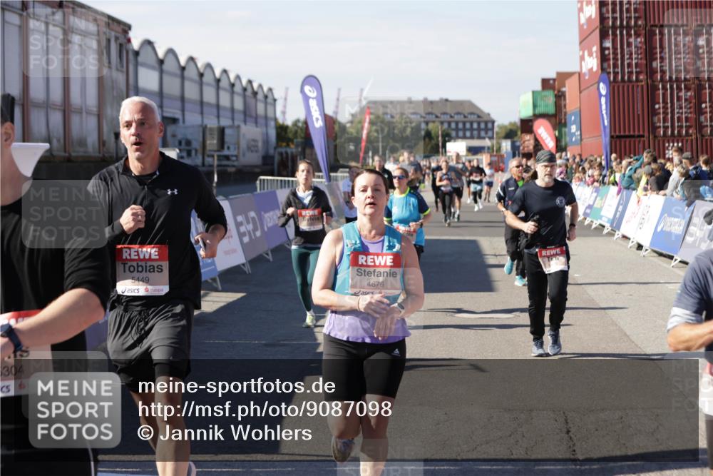 03.10.2025 - Köhlbrandbrückenlauf Jannik Wohlers http://msf.ph/oto/9087098 03.10.2025 13:19:01 Ziel 4556, 4630, 4676, 4756, 4889, 5027, 5304, 5449, 5974, 6117, 6127, 6267, 6475, 6573, 6795 meine-sportfotos.de