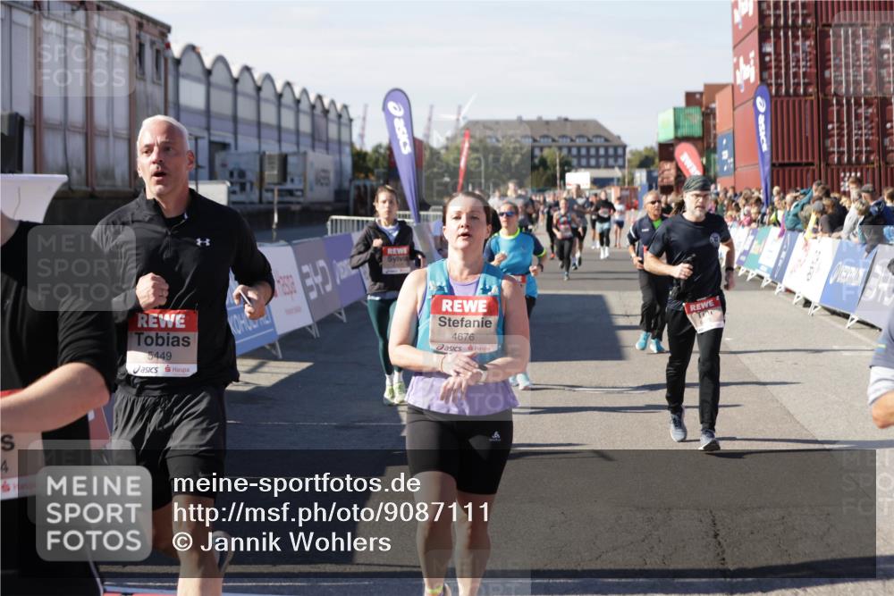 03.10.2025 - Köhlbrandbrückenlauf Jannik Wohlers http://msf.ph/oto/9087111 03.10.2025 13:19:01 Ziel 4556, 4630, 4676, 4756, 4889, 5027, 5304, 5449, 5974, 6117, 6127, 6267, 6475, 6573, 6795 meine-sportfotos.de