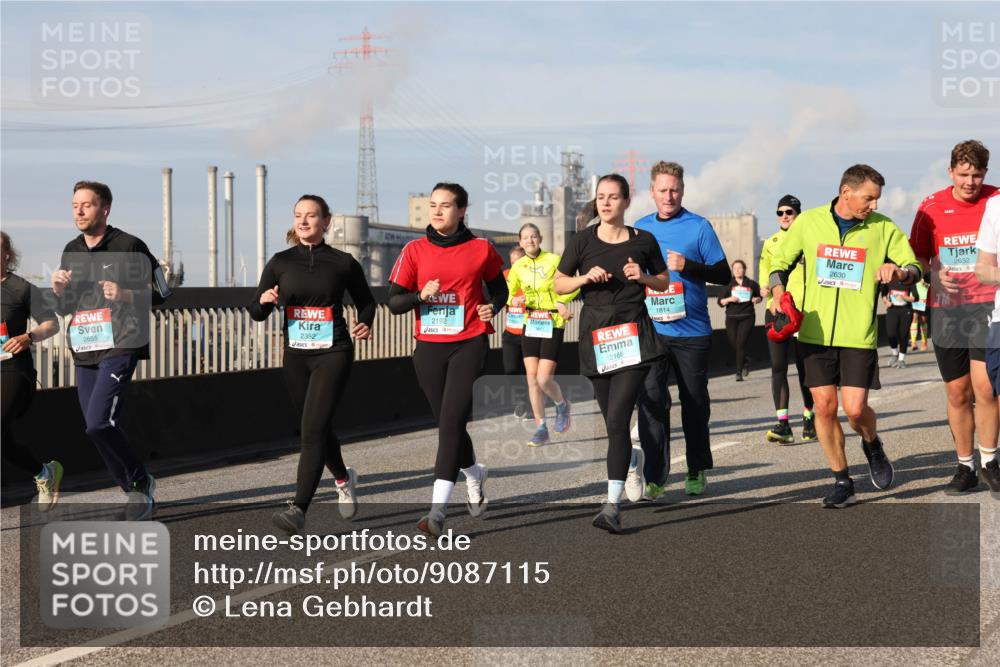 03.10.2025 - Köhlbrandbrückenlauf Lena Gebhardt http://msf.ph/oto/9087115 03.10.2025 10:06:14 Position 2 2655, 2352, 2192, 1814, 2166, 2630, 2632 meine-sportfotos.de