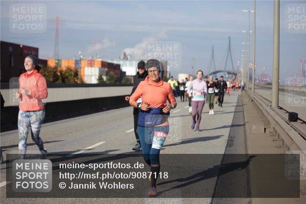 03.10.2025 - Köhlbrandbrückenlauf Jannik Wohlers http://msf.ph/oto/9087118 03.10.2025 10:08:05 Position 3 34 meine-sportfotos.de