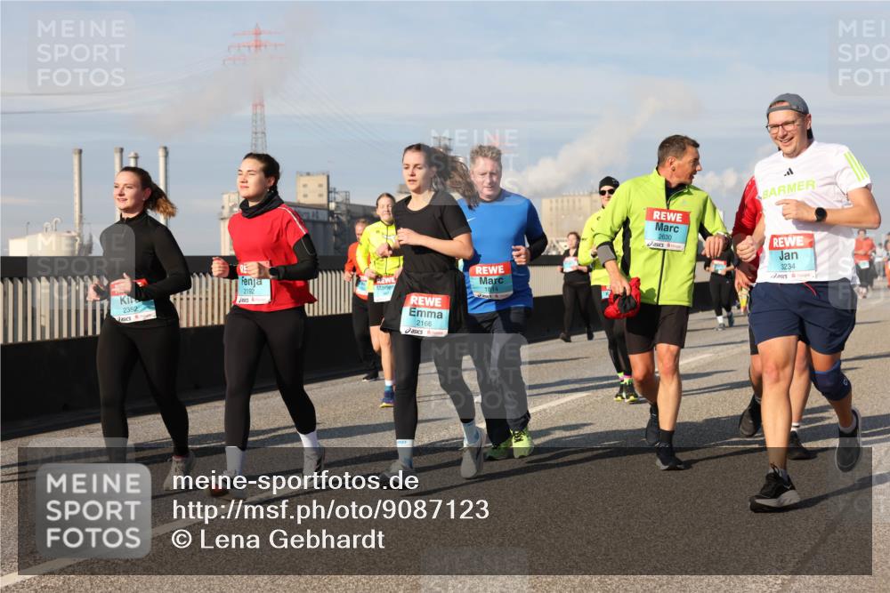03.10.2025 - Köhlbrandbrückenlauf Lena Gebhardt http://msf.ph/oto/9087123 03.10.2025 10:06:15 Position 2 2352, 2192, 2166, 2630, 3234 meine-sportfotos.de