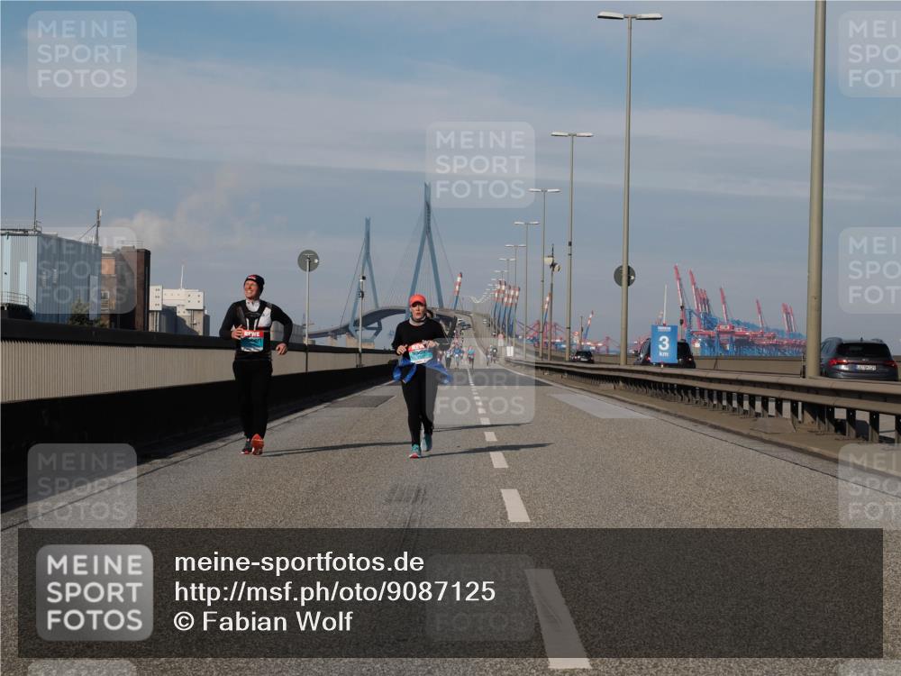 03.10.2025 - Köhlbrandbrückenlauf Fabian Wolf http://msf.ph/oto/9087125 03.10.2025 10:22:22 Position 3 3, 129 meine-sportfotos.de