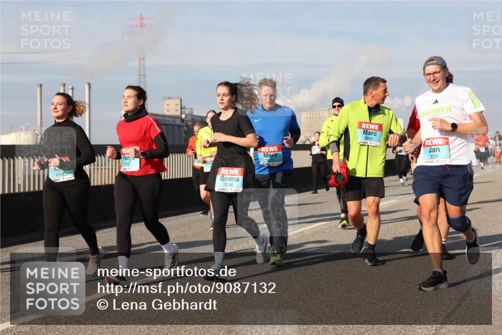 03.10.2025 - Köhlbrandbrückenlauf Lena Gebhardt http://msf.ph/oto/9087132 03.10.2025 10:06:15 Position 2 2352, 2192, 2166, 1814, 2630, 3234 meine-sportfotos.de