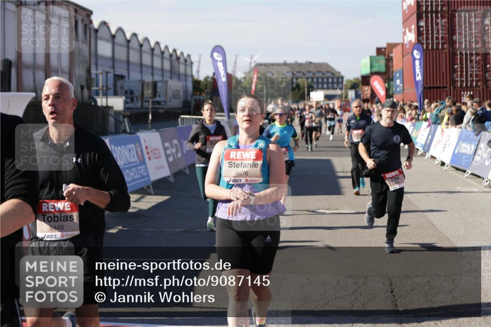 03.10.2025 - Köhlbrandbrückenlauf Jannik Wohlers http://msf.ph/oto/9087145 03.10.2025 13:19:01 Ziel 4556, 4630, 4676, 4756, 4889, 5027, 5304, 5449, 5974, 6117, 6127, 6267, 6475, 6573, 6795 meine-sportfotos.de