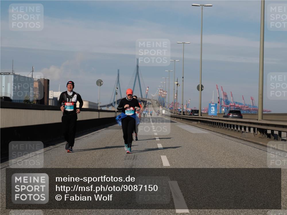 03.10.2025 - Köhlbrandbrückenlauf Fabian Wolf http://msf.ph/oto/9087150 03.10.2025 10:22:24 Position 3 3 meine-sportfotos.de