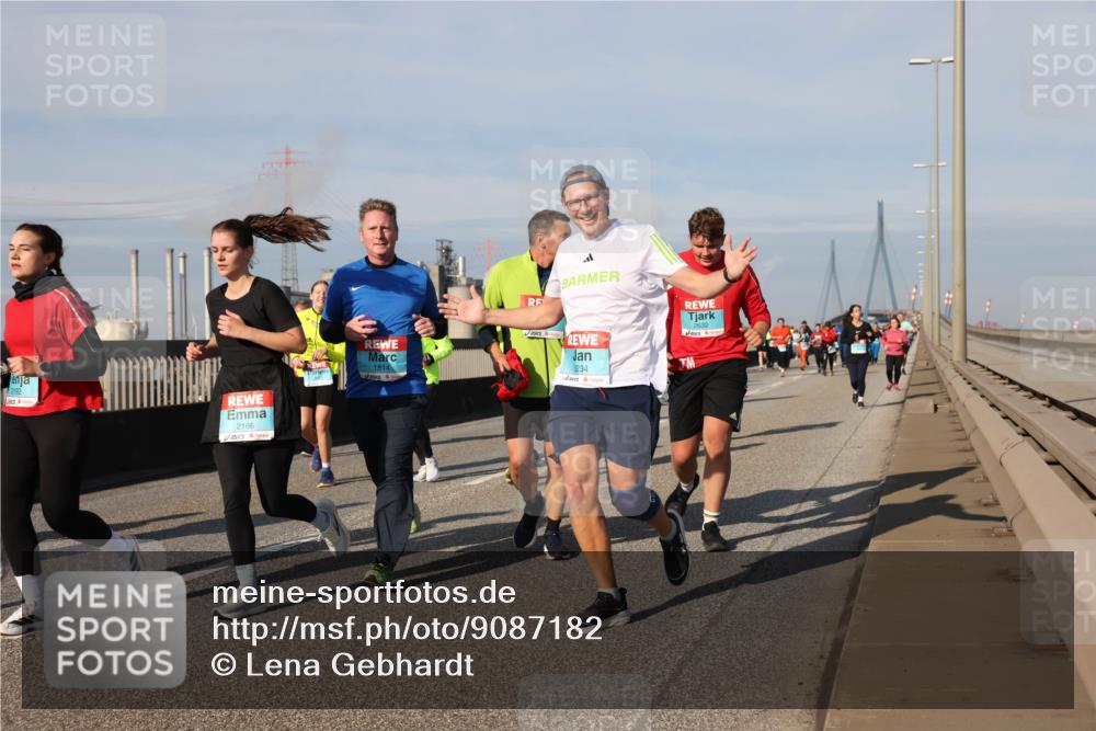 03.10.2025 - Köhlbrandbrückenlauf Lena Gebhardt http://msf.ph/oto/9087182 03.10.2025 10:06:15 Position 2 2192, 2166, 1814, 3234, 2632 meine-sportfotos.de