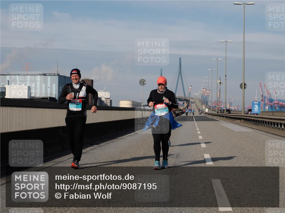 03.10.2025 - Köhlbrandbrückenlauf Fabian Wolf http://msf.ph/oto/9087195 03.10.2025 10:22:26 Position 3 3 meine-sportfotos.de
