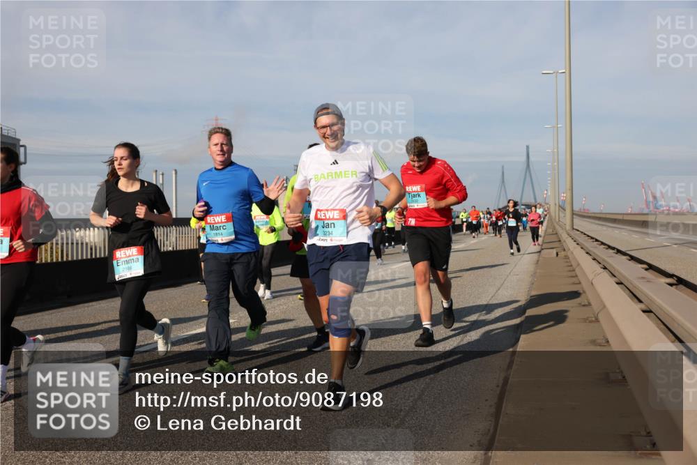 03.10.2025 - Köhlbrandbrückenlauf Lena Gebhardt http://msf.ph/oto/9087198 03.10.2025 10:06:16 Position 2 2166, 1814, 3234 meine-sportfotos.de