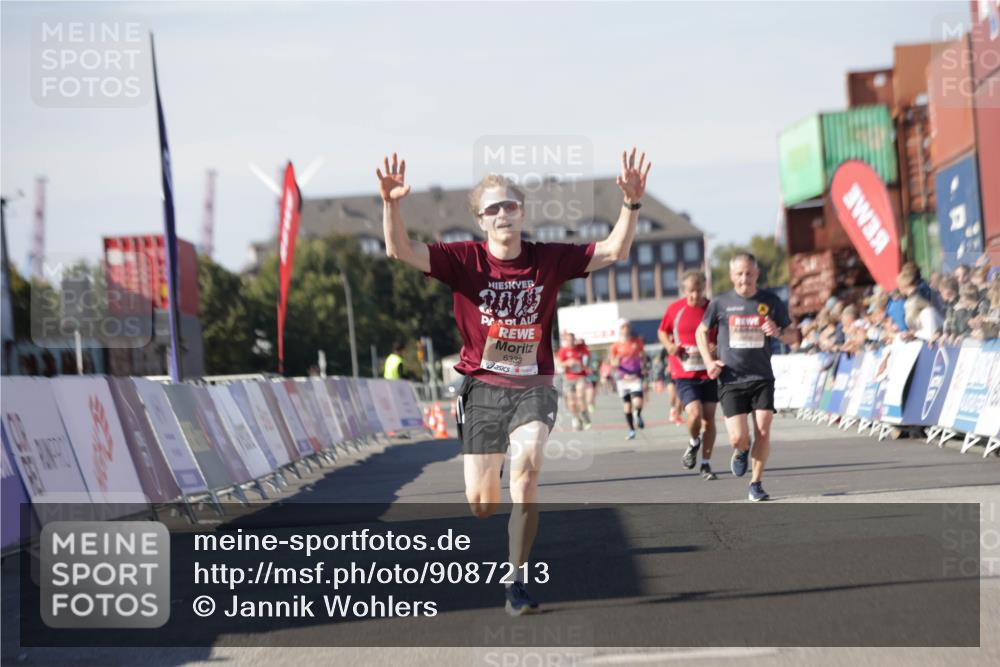 03.10.2025 - Köhlbrandbrückenlauf Jannik Wohlers http://msf.ph/oto/9087213 03.10.2025 12:53:13 Ziel 4142, 5786, 6333 meine-sportfotos.de