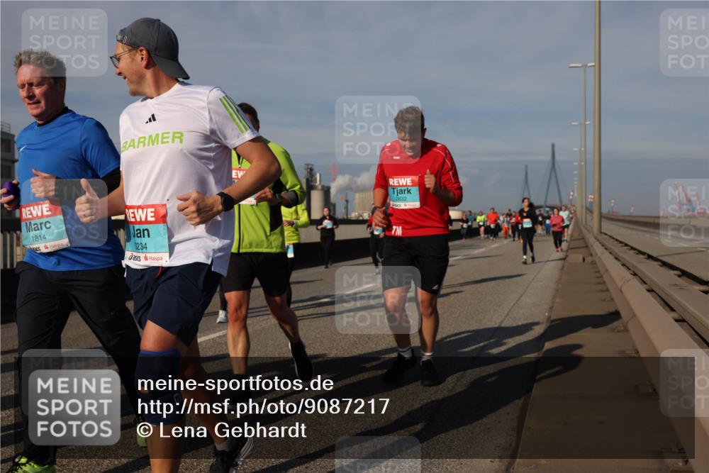 03.10.2025 - Köhlbrandbrückenlauf Lena Gebhardt http://msf.ph/oto/9087217 03.10.2025 10:06:16 Position 2 1814, 3234, 2632 meine-sportfotos.de
