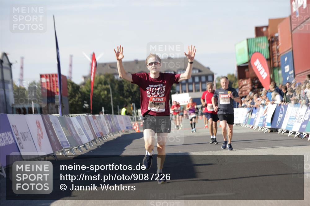 03.10.2025 - Köhlbrandbrückenlauf Jannik Wohlers http://msf.ph/oto/9087226 03.10.2025 12:53:13 Ziel 4142, 5786, 6333 meine-sportfotos.de