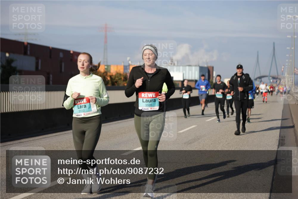 03.10.2025 - Köhlbrandbrückenlauf Jannik Wohlers http://msf.ph/oto/9087232 03.10.2025 10:08:13 Position 3 3102, 3105 meine-sportfotos.de