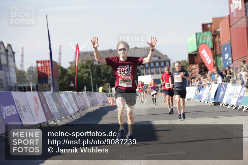 03.10.2025 - Köhlbrandbrückenlauf Jannik Wohlers http://msf.ph/oto/9087239 03.10.2025 12:53:13 Ziel 4142, 5786, 6333 meine-sportfotos.de