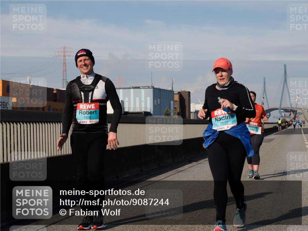 03.10.2025 - Köhlbrandbrückenlauf Fabian Wolf http://msf.ph/oto/9087244 03.10.2025 10:22:29 Position 3 1928, 2507, 1389 meine-sportfotos.de