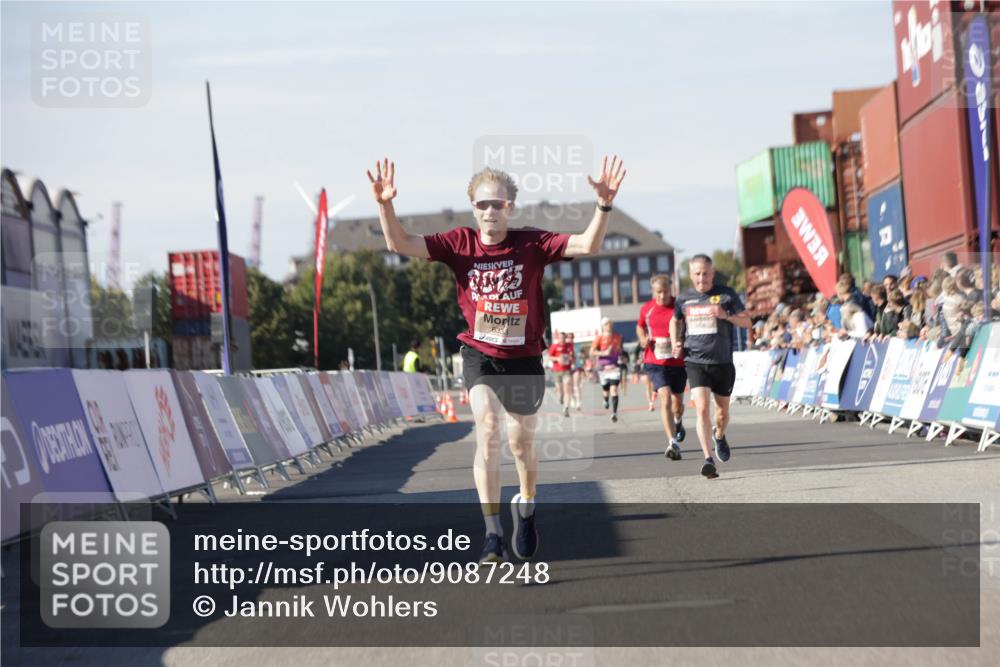 03.10.2025 - Köhlbrandbrückenlauf Jannik Wohlers http://msf.ph/oto/9087248 03.10.2025 12:53:13 Ziel 4142, 5786, 6333 meine-sportfotos.de