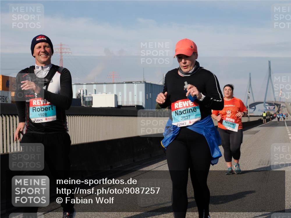 03.10.2025 - Köhlbrandbrückenlauf Fabian Wolf http://msf.ph/oto/9087257 03.10.2025 10:22:29 Position 3 1928, 2507, 1389 meine-sportfotos.de