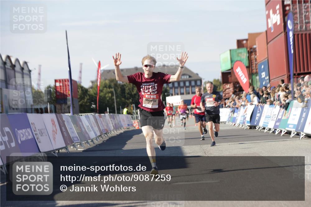 03.10.2025 - Köhlbrandbrückenlauf Jannik Wohlers http://msf.ph/oto/9087259 03.10.2025 12:53:13 Ziel 4142, 5786, 6333 meine-sportfotos.de