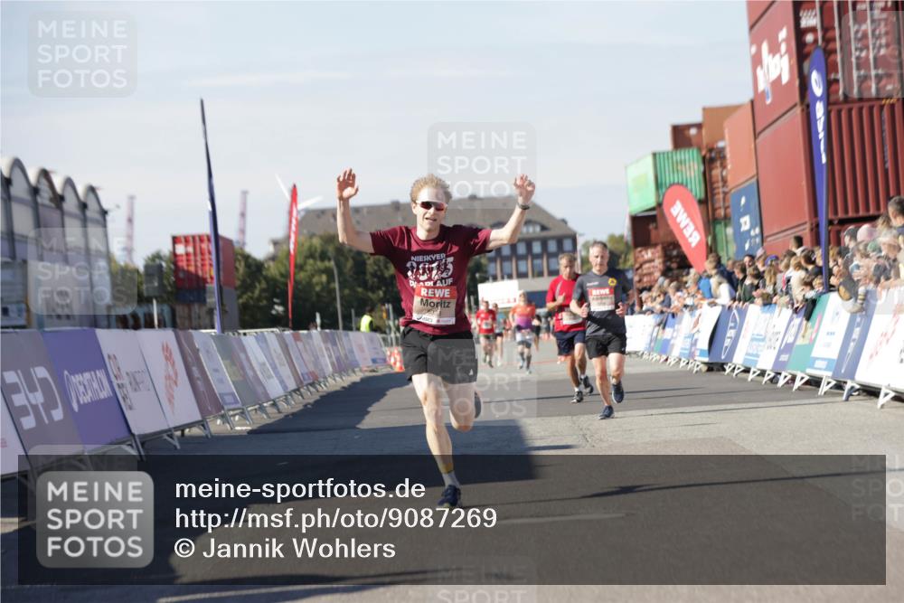 03.10.2025 - Köhlbrandbrückenlauf Jannik Wohlers http://msf.ph/oto/9087269 03.10.2025 12:53:13 Ziel 4142, 5786, 6333 meine-sportfotos.de
