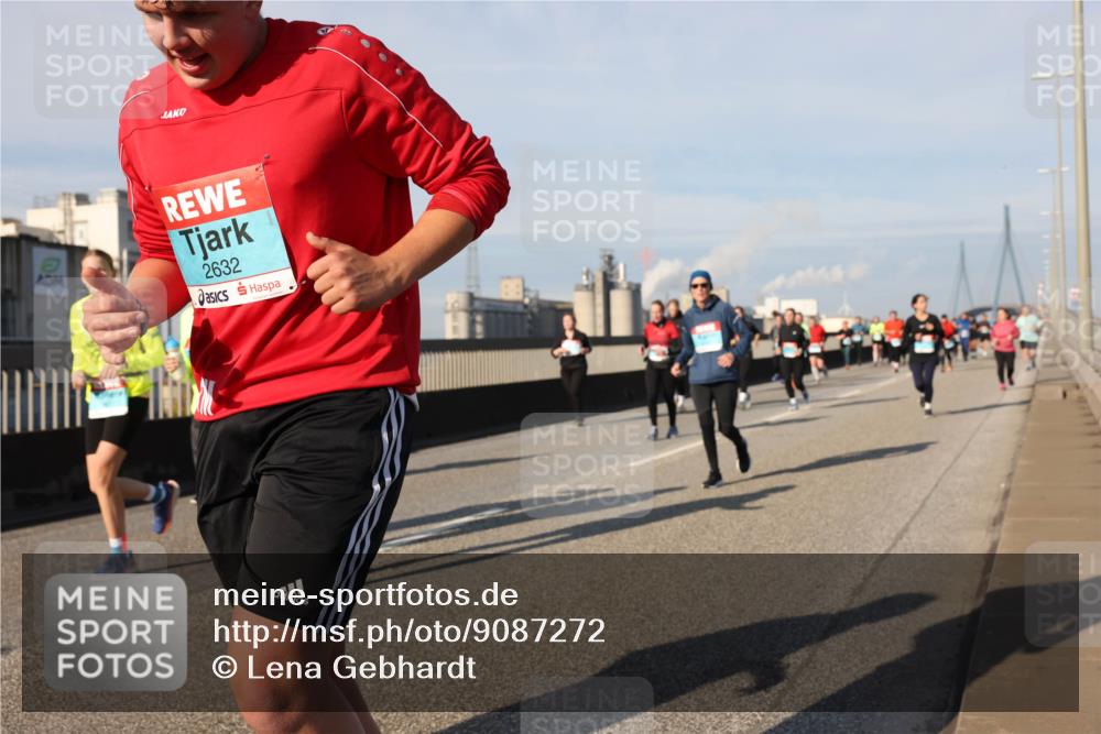03.10.2025 - Köhlbrandbrückenlauf Lena Gebhardt http://msf.ph/oto/9087272 03.10.2025 10:06:18 Position 2 2632 meine-sportfotos.de