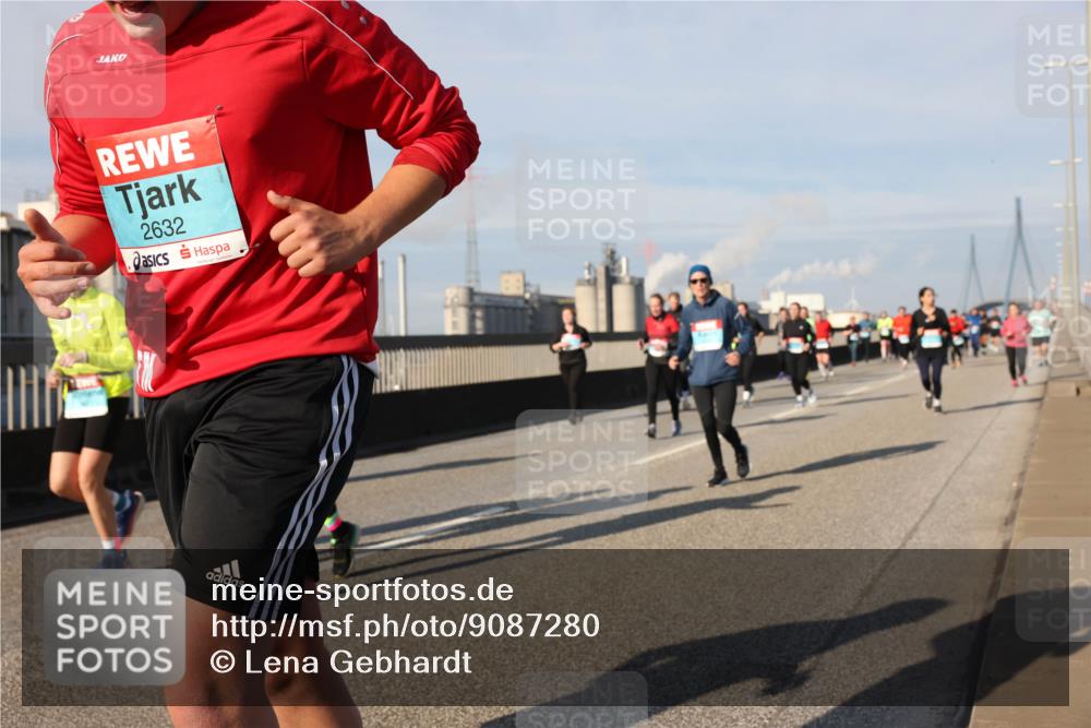 03.10.2025 - Köhlbrandbrückenlauf Lena Gebhardt http://msf.ph/oto/9087280 03.10.2025 10:06:18 Position 2 2632 meine-sportfotos.de