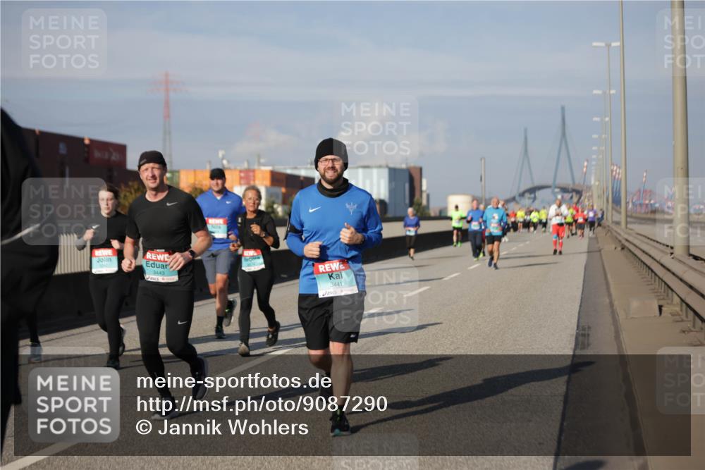 03.10.2025 - Köhlbrandbrückenlauf Jannik Wohlers http://msf.ph/oto/9087290 03.10.2025 10:08:18 Position 3 3443, 3441 meine-sportfotos.de
