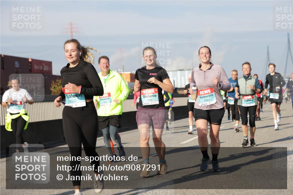 03.10.2025 - Köhlbrandbrückenlauf Jannik Wohlers http://msf.ph/oto/9087291 03.10.2025 09:57:39 Position 3 3057, 1220, 1169, 2054 meine-sportfotos.de