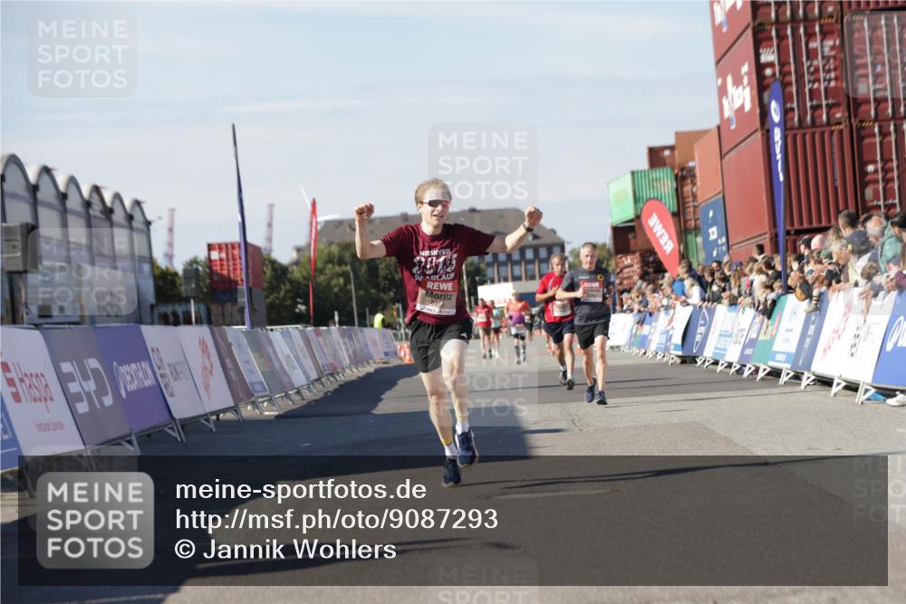 03.10.2025 - Köhlbrandbrückenlauf Jannik Wohlers http://msf.ph/oto/9087293 03.10.2025 12:53:13 Ziel 4142, 5786, 6333 meine-sportfotos.de