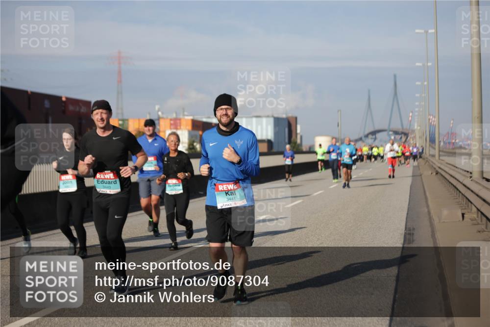 03.10.2025 - Köhlbrandbrückenlauf Jannik Wohlers http://msf.ph/oto/9087304 03.10.2025 10:08:18 Position 3 3443, 3441 meine-sportfotos.de