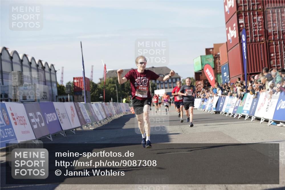 03.10.2025 - Köhlbrandbrückenlauf Jannik Wohlers http://msf.ph/oto/9087308 03.10.2025 12:53:13 Ziel 4142, 5786, 6333 meine-sportfotos.de