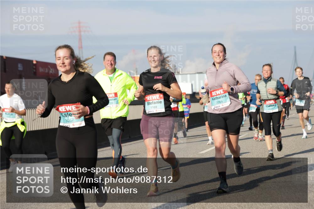 03.10.2025 - Köhlbrandbrückenlauf Jannik Wohlers http://msf.ph/oto/9087312 03.10.2025 09:57:39 Position 3 3057, 220, 1169, 2054, 2687 meine-sportfotos.de