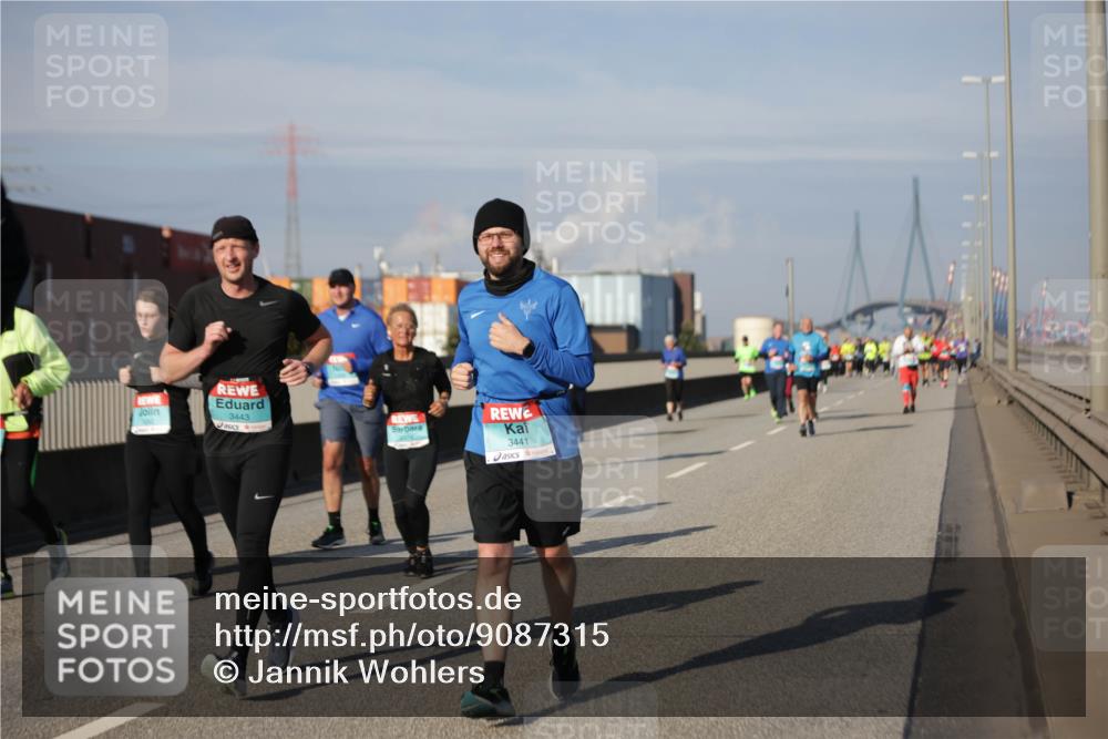 03.10.2025 - Köhlbrandbrückenlauf Jannik Wohlers http://msf.ph/oto/9087315 03.10.2025 10:08:18 Position 3 3443, 3441 meine-sportfotos.de