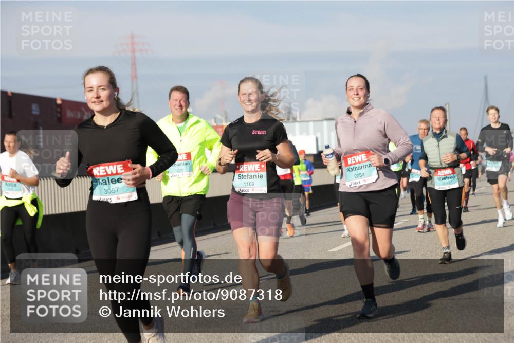 03.10.2025 - Köhlbrandbrückenlauf Jannik Wohlers http://msf.ph/oto/9087318 03.10.2025 09:57:39 Position 3 3057, 1220, 1169, 2054 meine-sportfotos.de