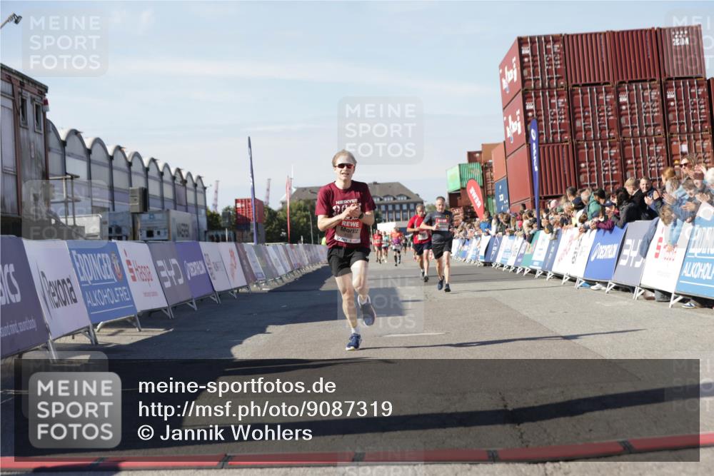 03.10.2025 - Köhlbrandbrückenlauf Jannik Wohlers http://msf.ph/oto/9087319 03.10.2025 12:53:14 Ziel 4142, 5786, 6333 meine-sportfotos.de