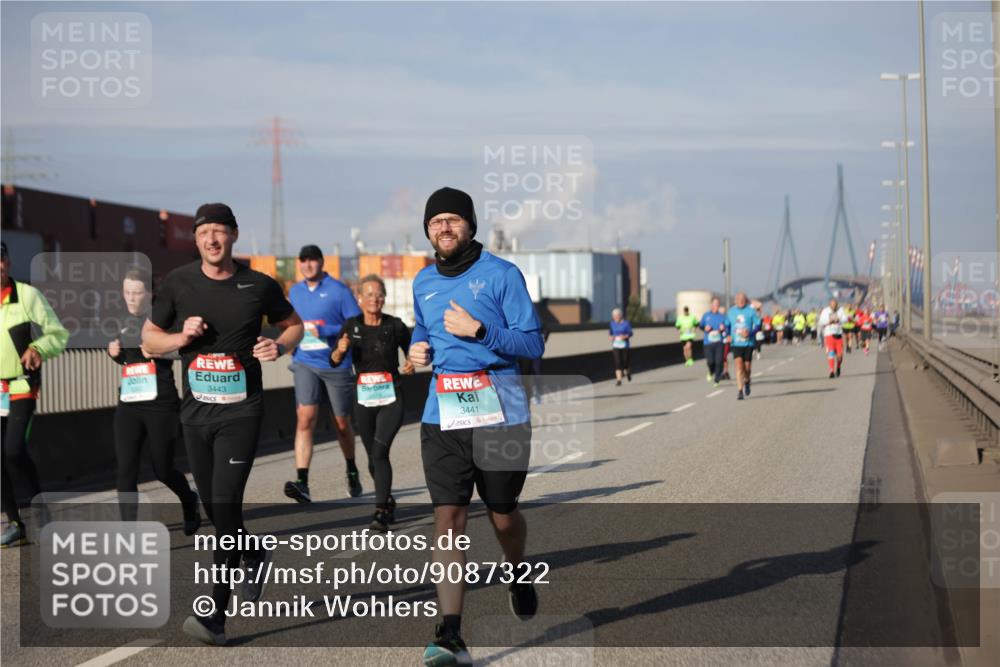 03.10.2025 - Köhlbrandbrückenlauf Jannik Wohlers http://msf.ph/oto/9087322 03.10.2025 10:08:18 Position 3 3443, 3441 meine-sportfotos.de